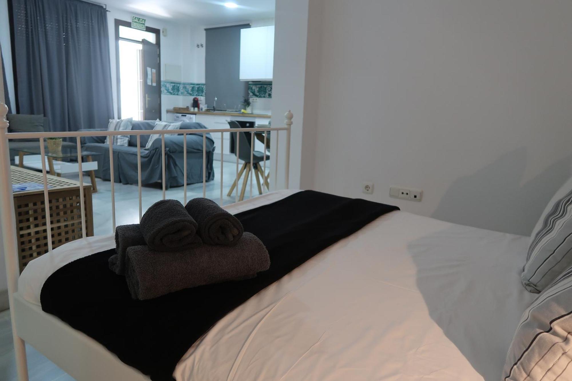 J & E Malaga Center Apartamentos Exterior photo